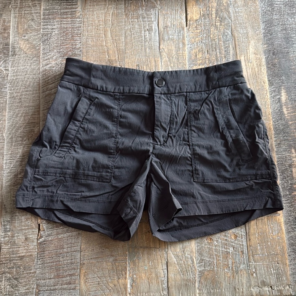 Athleta Trekkie Shorts Black Size 2